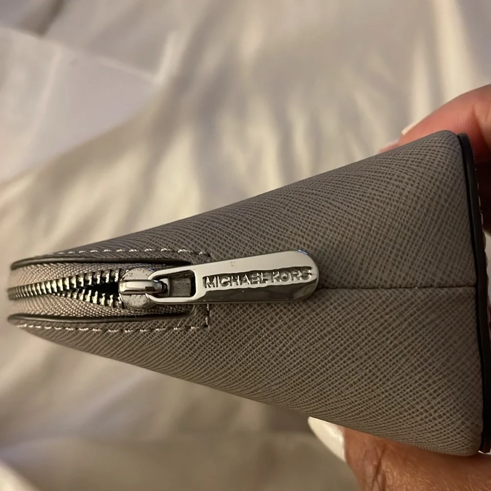 Michael Kors  cosmetics case - Picture 4 of 7